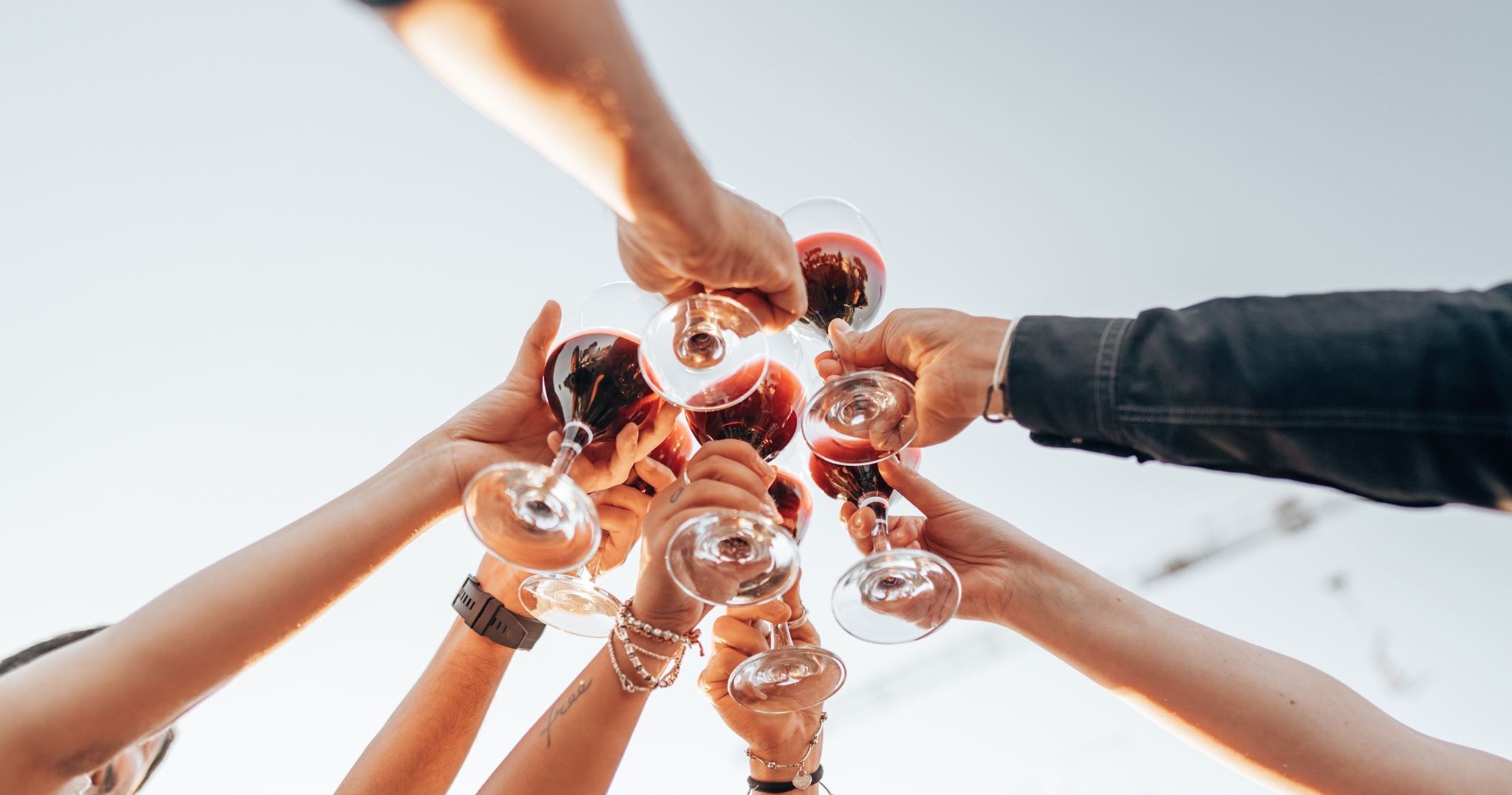 Αποχαιρετάμε το brunch και καλωσορίζουμε το drunch που κάνει θραύση