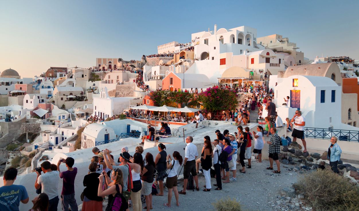 Το σχέδιο της κυβέρνησης για τουρίστες με κορονοϊό