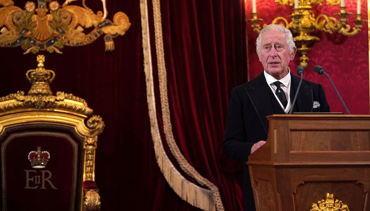 To Forbes αποκαλύπτει τη μυθική περιουσία του Καρόλου