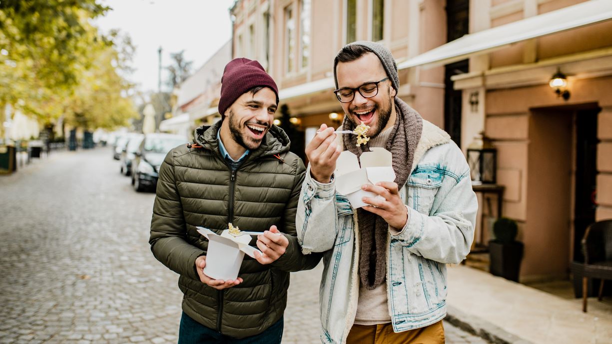 Διατροφικές συμβουλές για να μην παίρνεις κιλά τρώγοντας έξω
