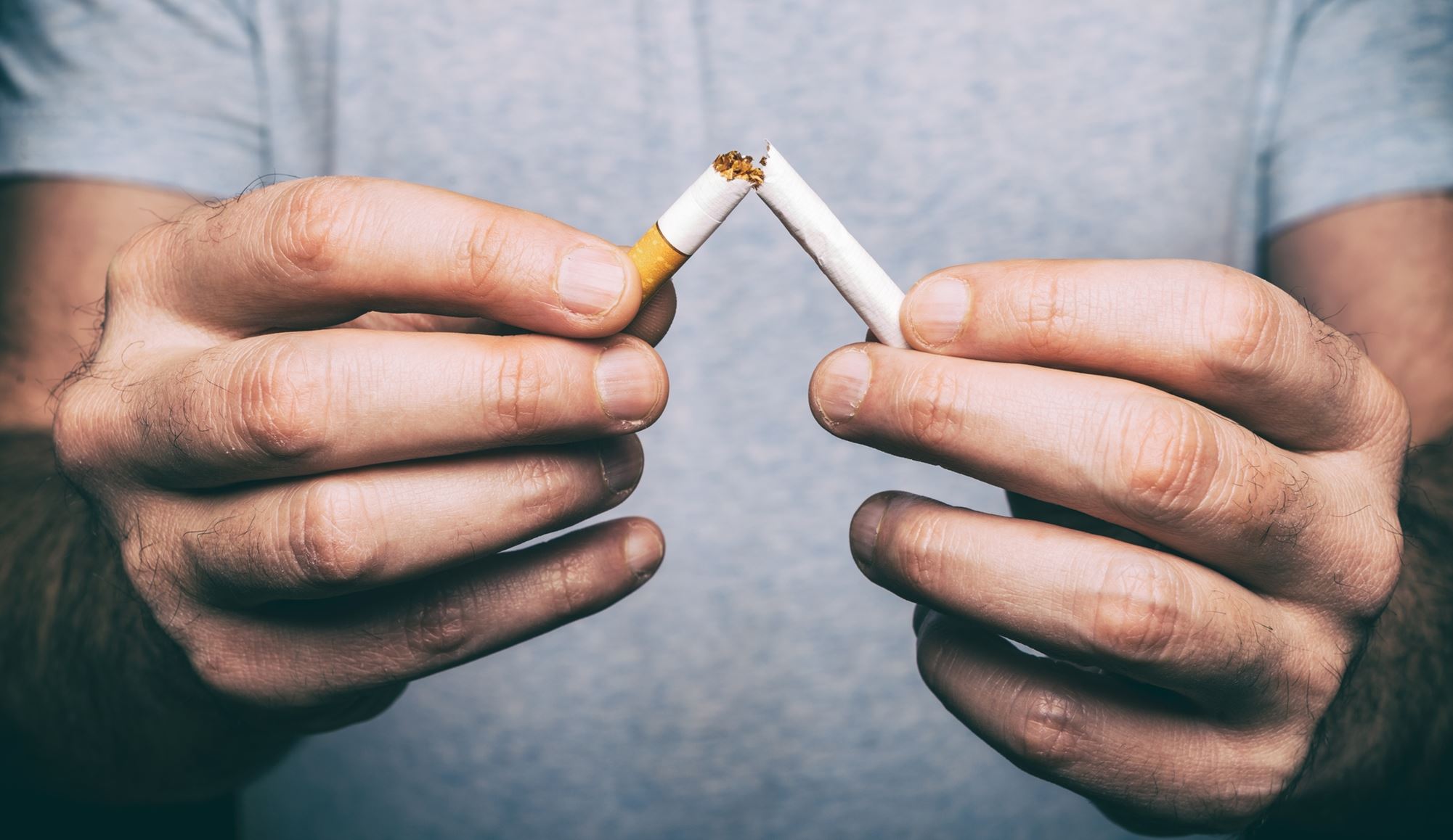 H Γαλλία ετοιμάζεται να απαγορεύσει το κάπνισμα παντού