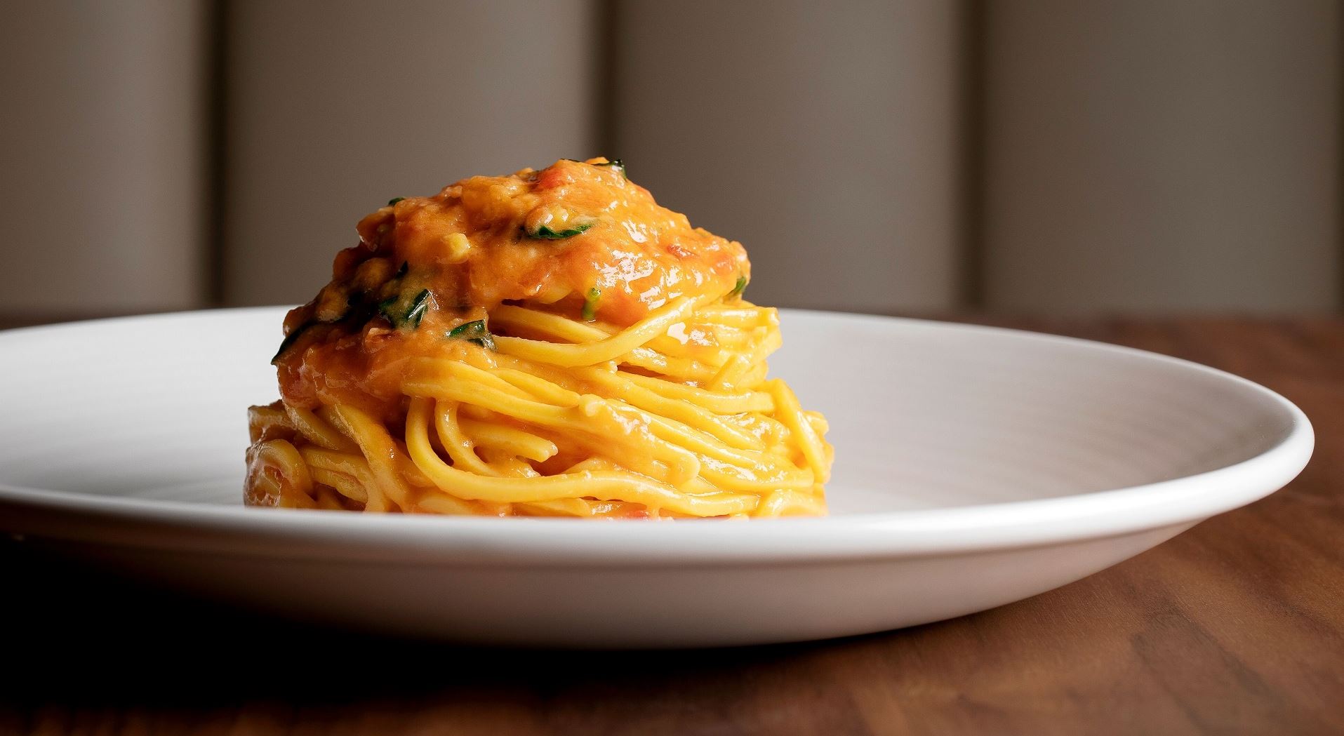 Σπαγγέτι με ντομάτα και βασιλικό, απλά και νόστιμα