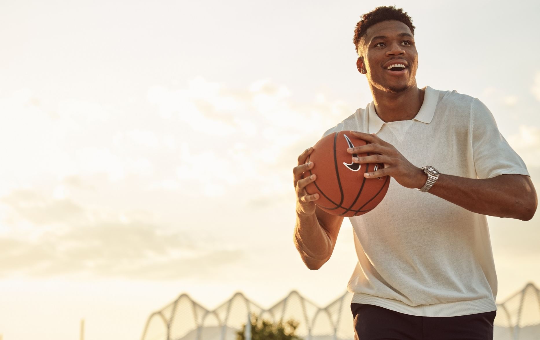 Ο Γιάννης Αντετοκούνμπο είναι πάντα στην ώρα του