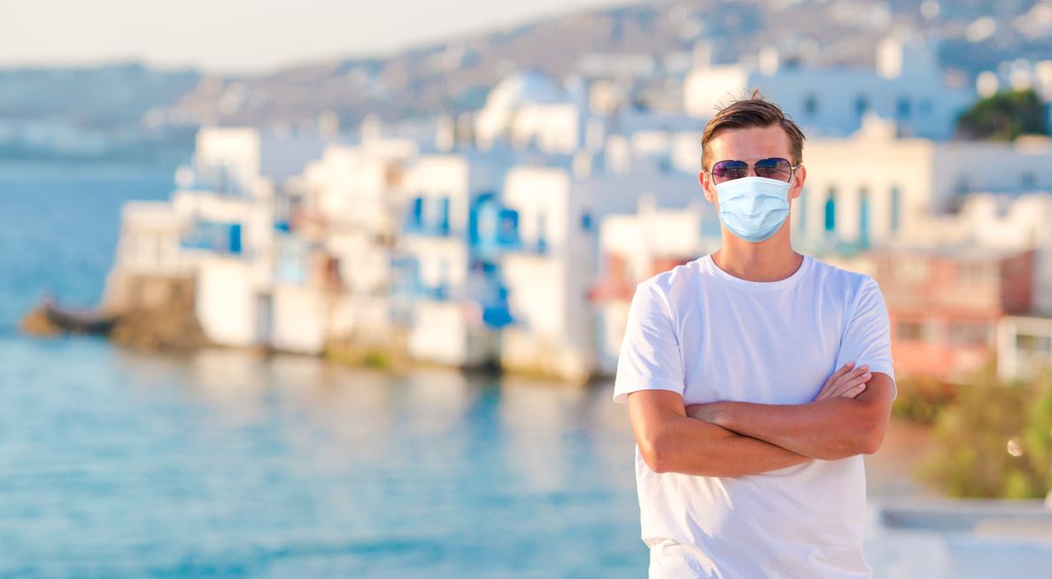 Με αρνητικά τεστ και πιστοποιητικό εμβολιασμού σε νησιά και περιφέρεια