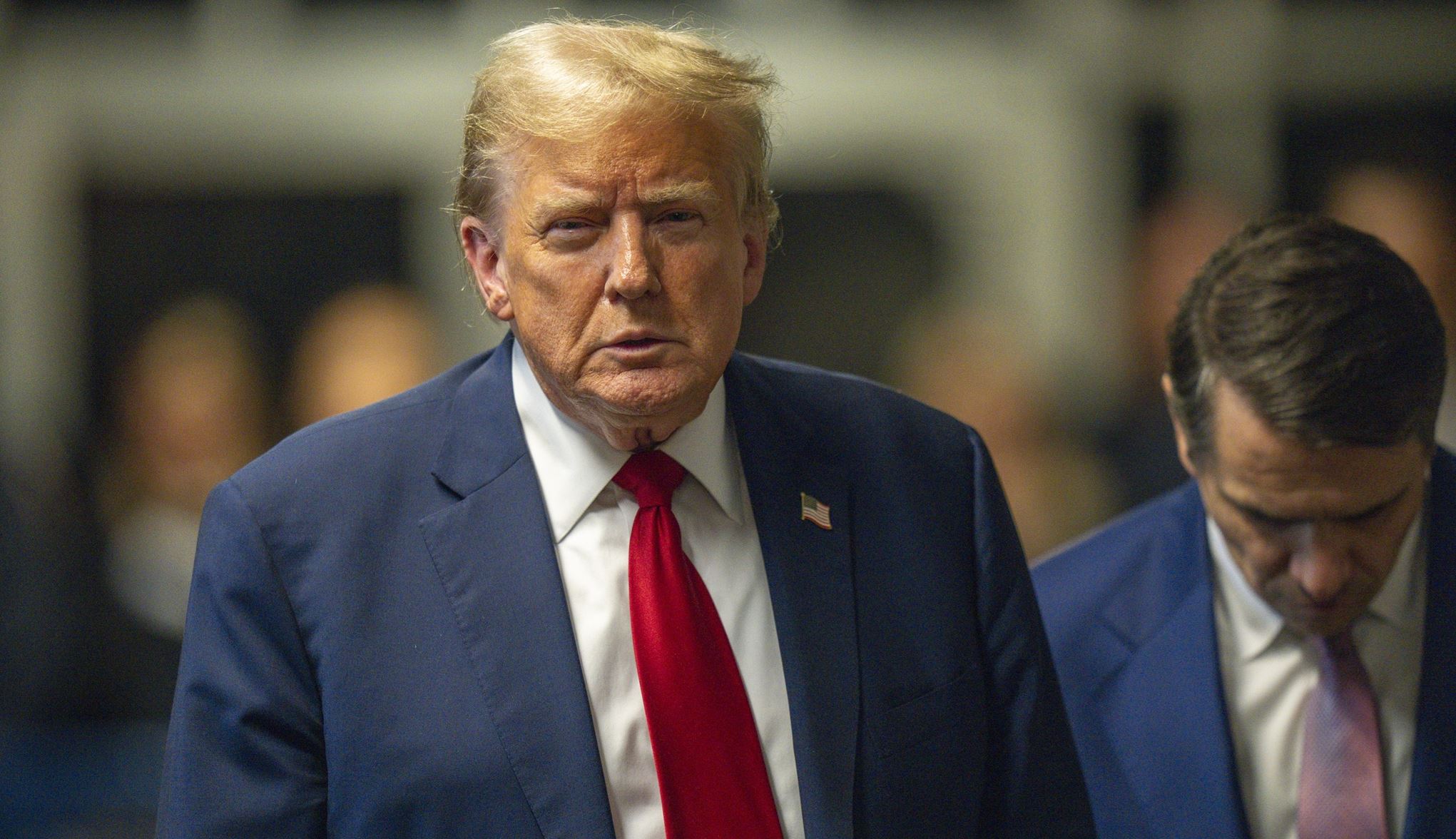 Η συγκλονιστική στιγμή που η σφαίρα τραυματίζει το αυτί του Trump υπάρχει σε φωτογραφία