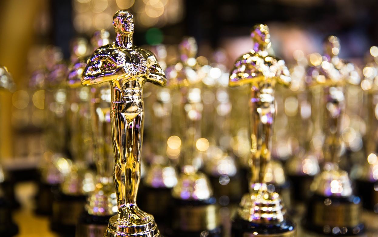 Το κόκκινο χαλί των Oscars βάφτηκε 'σαμπανιζέ'