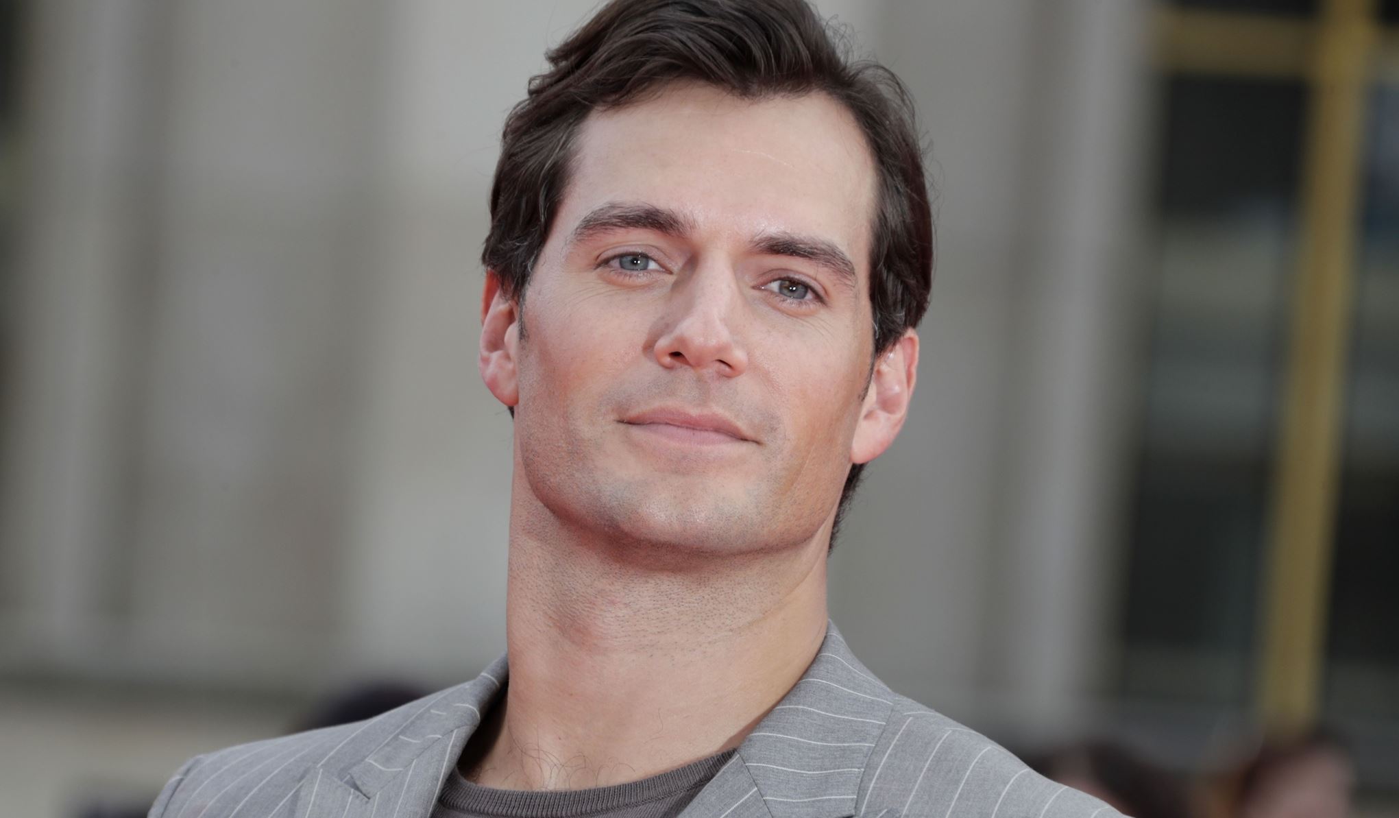 Ο Henry Cavill λέει πως 'ίσως είναι πολύ μεγάλος για τον James Bond'