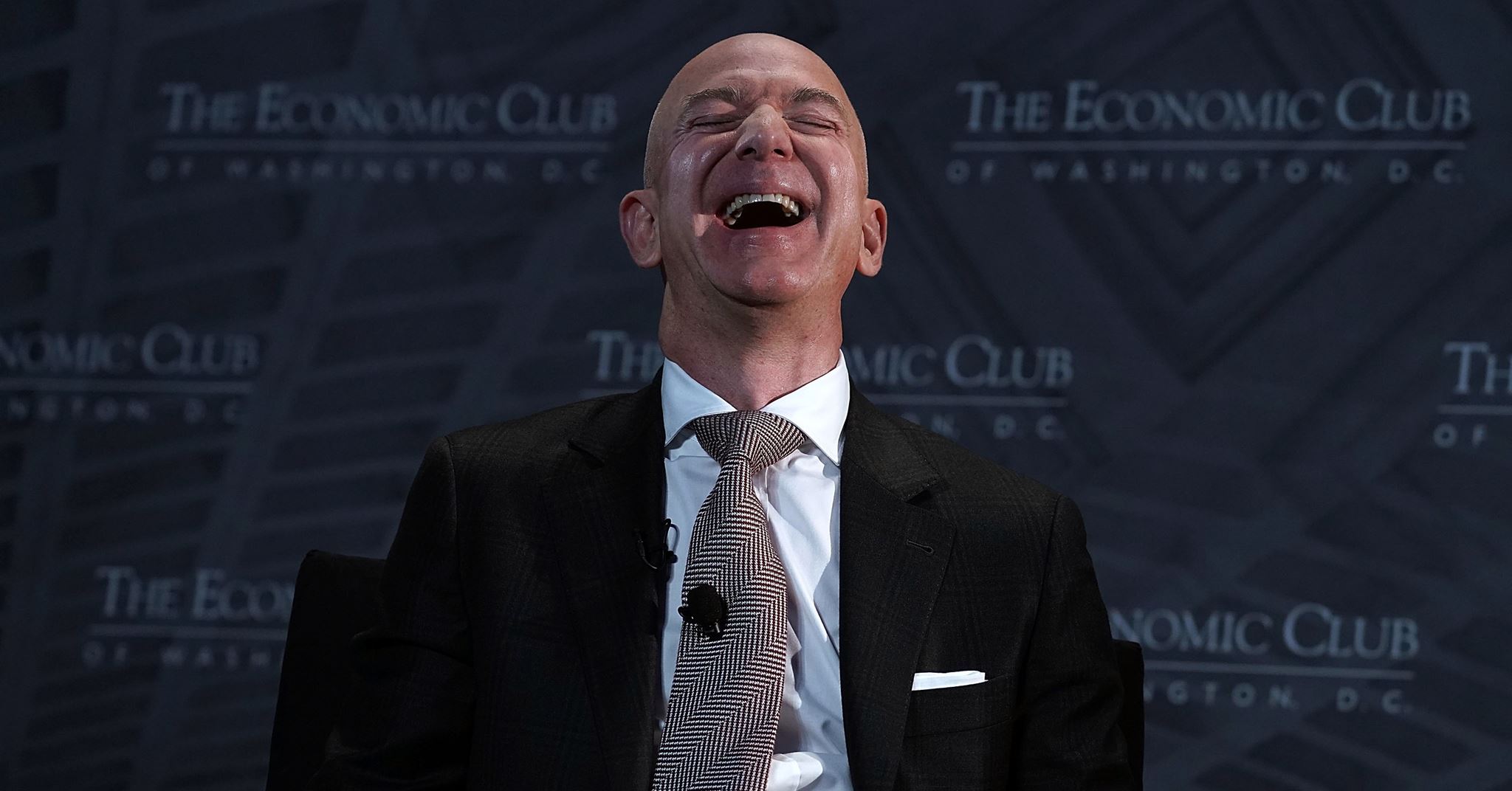 Ο Jeff Bezos έχασε 8 δισ. δολάρια το τελευταίο διήμερο αλλά δεν ανησυχεί