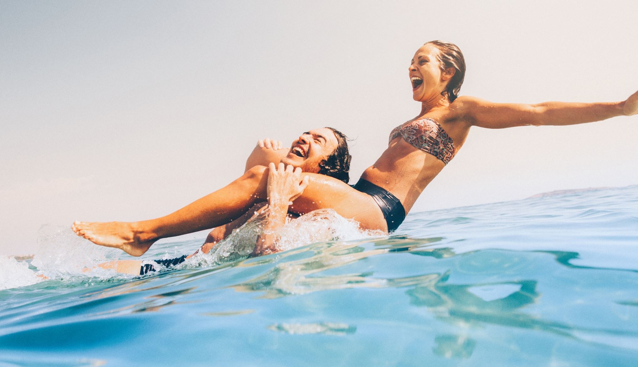 Τι είναι το pebbling και πώς οι πιγκουίνοι μπορούν να βοηθήσουν τη σχέση σου