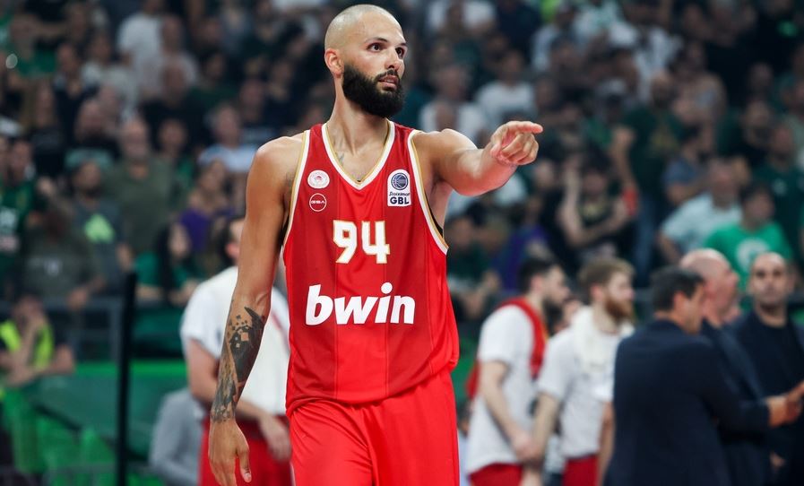 Η άσεμνη χειρονομία του Fournier που τον οδήγησε εκτός αγώνα (βίντεο)