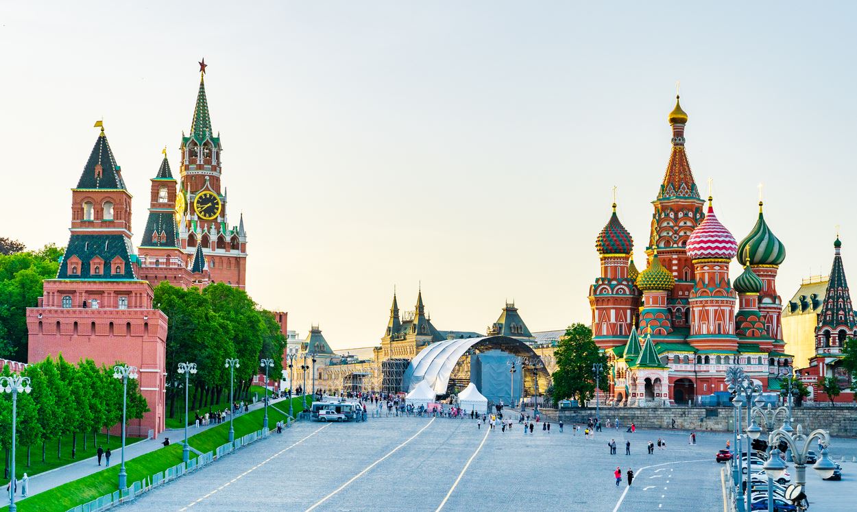 Τα αντίποινα της Δύσης κάνουν τη ζωή των Ρώσων αφόρητη