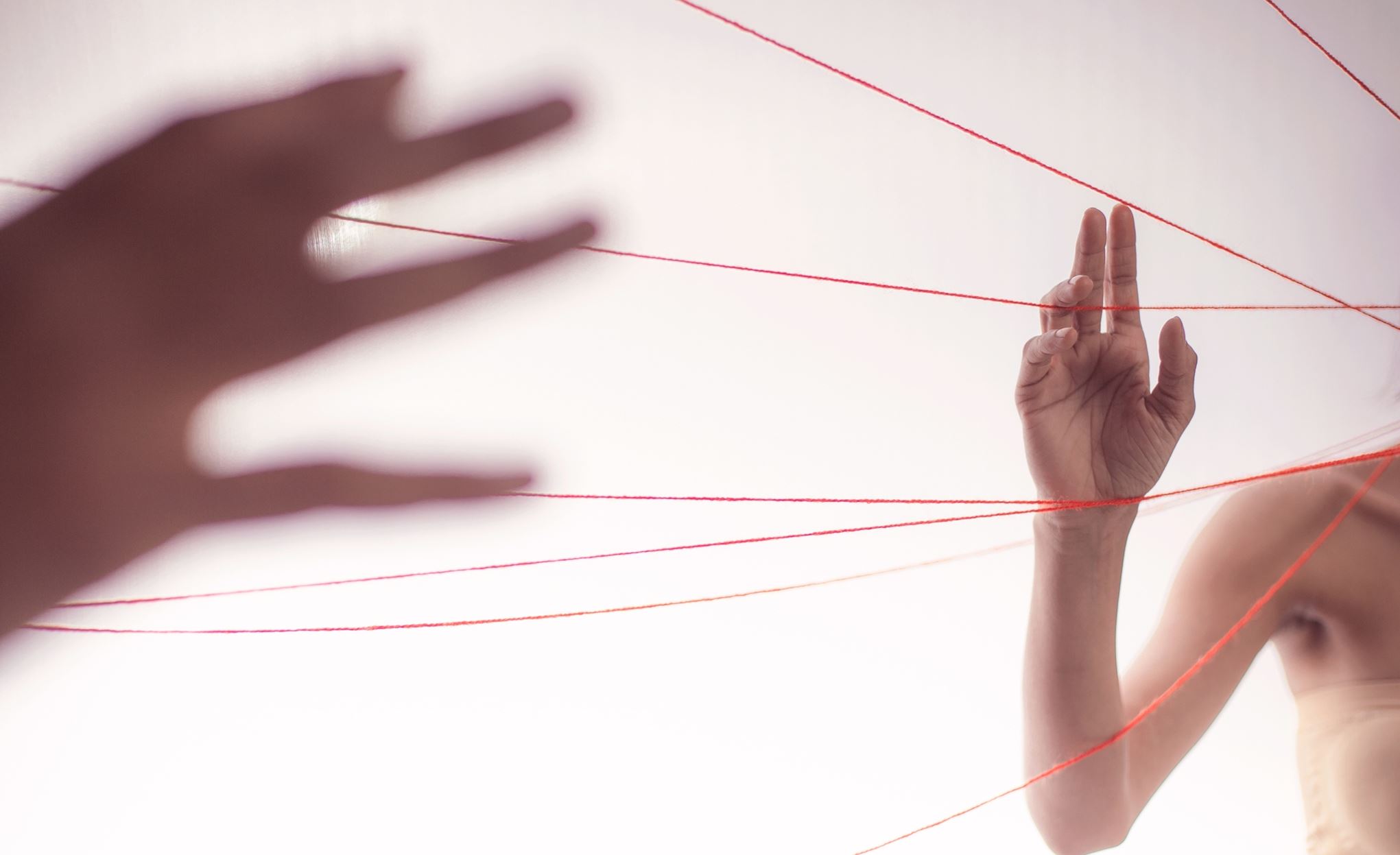 Γιατί η θεωρία της αόρατης κλωστής μας αφορά όλους