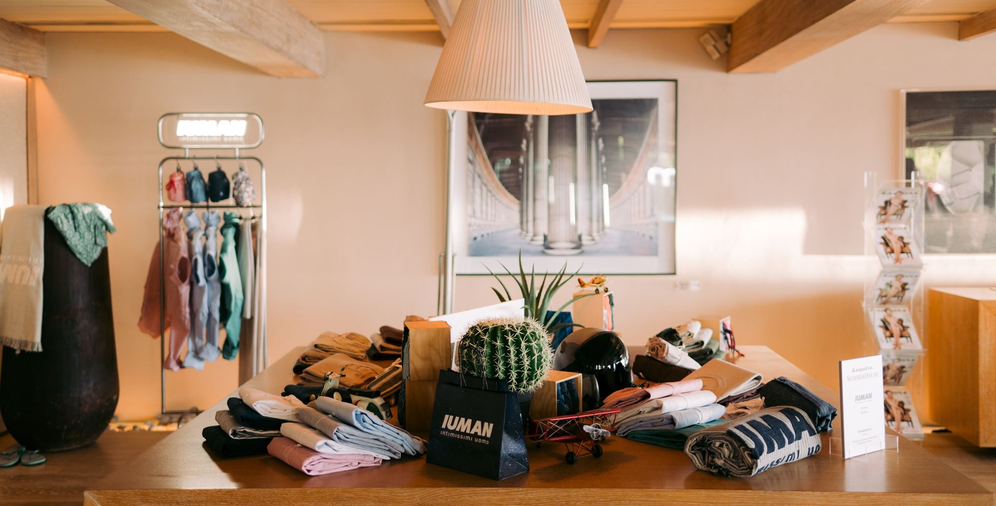 Το Esquire Summerhouse γιόρτασε με το Iuman το μοντέρνο ανδρικό στιλ