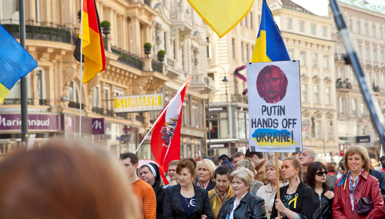 Ένα βήμα πριν τον πόλεμο Ρωσία και Ουκρανία