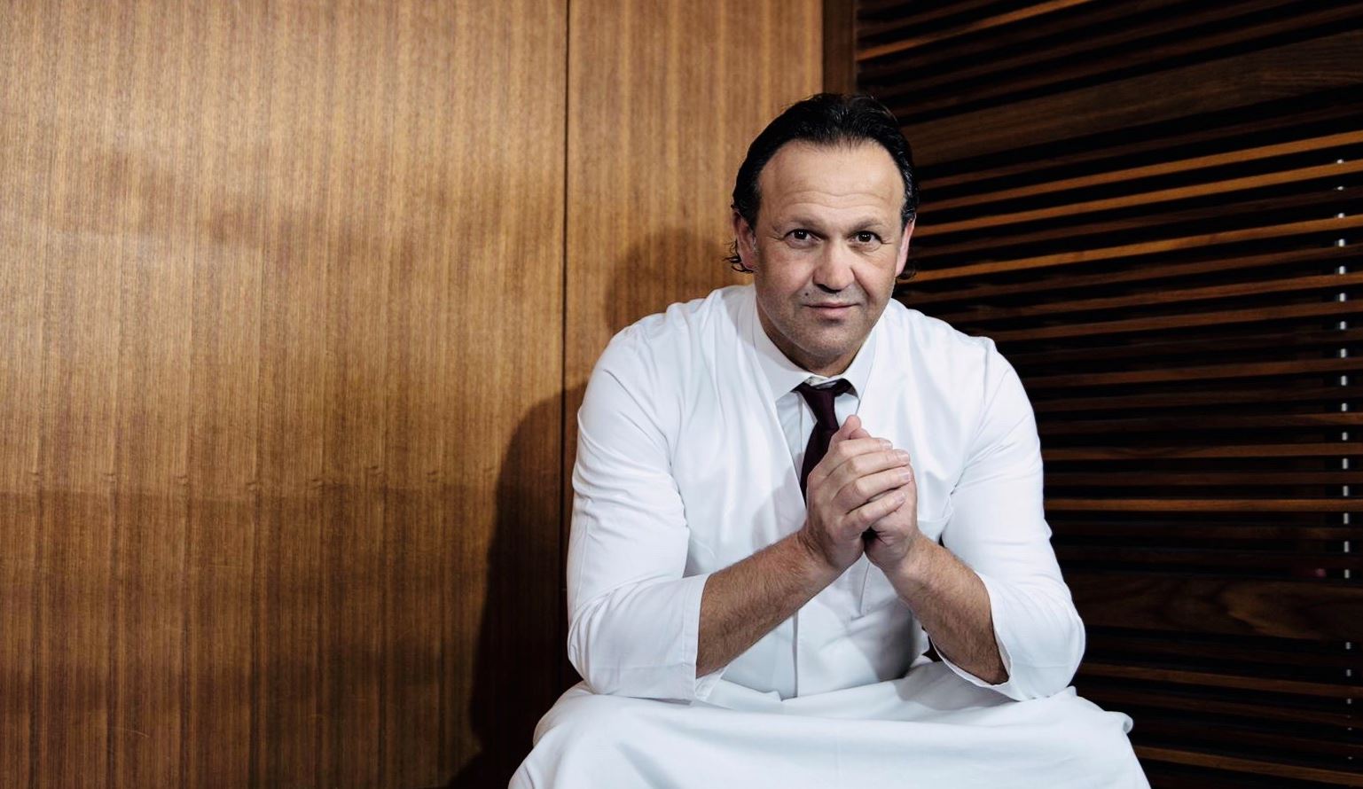 Ο Κώστας Ιγνατιάδης και τα μπαρ ως σταθμοί της νοσταλγίας