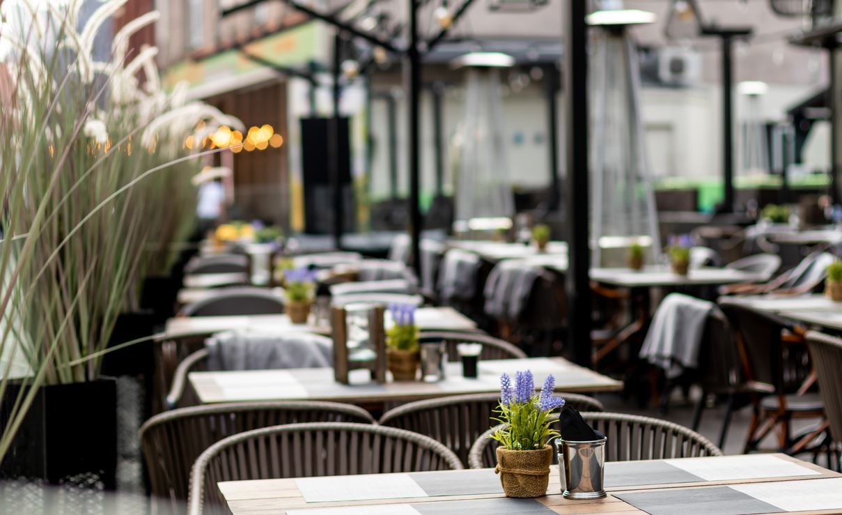 Μέσα στον Απρίλιο ανοίγει η εστίαση