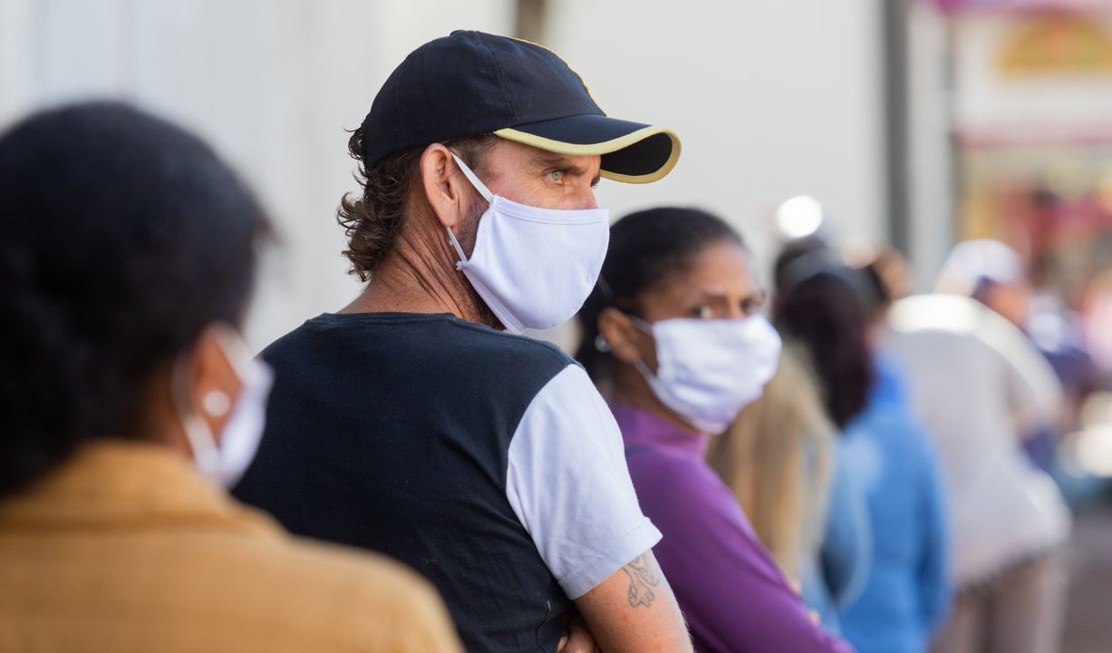 Η Βραζιλία καταστρέφεται (και) από τον κορονοϊό