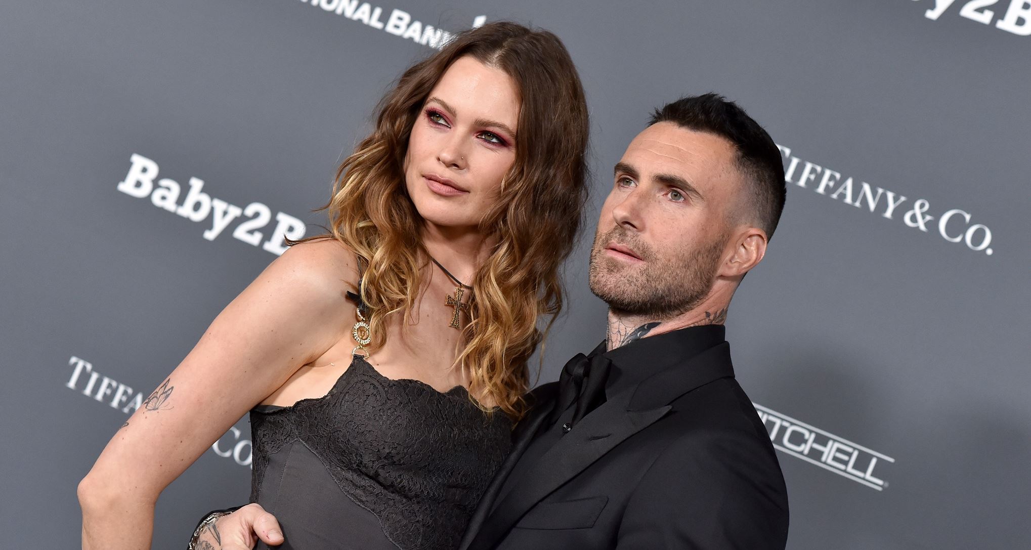 Τι λέει η Behati Prinsloo για την απιστία Levine;