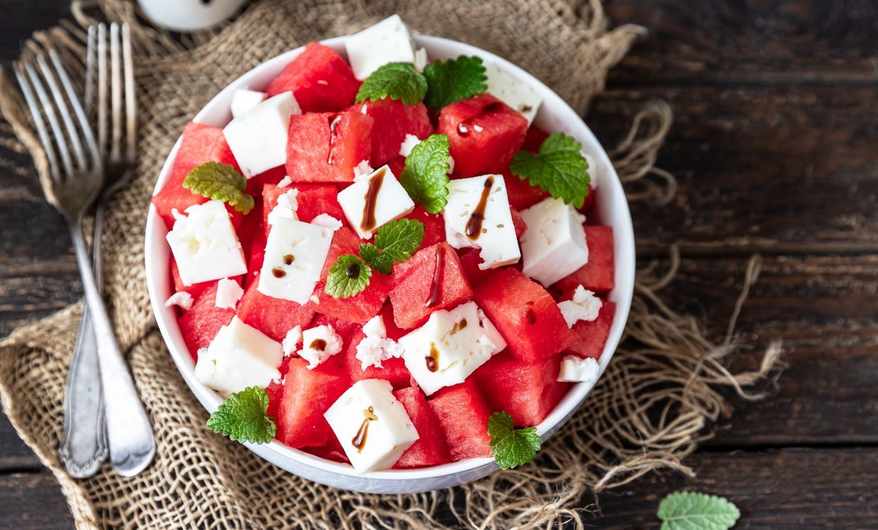 Ο παράξενος λόγος για τον οποίο είναι καλό να τρως καρπούζι με αλάτι