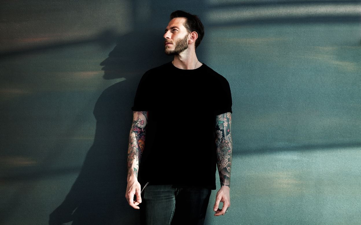 Τι σημαίνει όταν φοράς μαύρα ή λευκά ρούχα