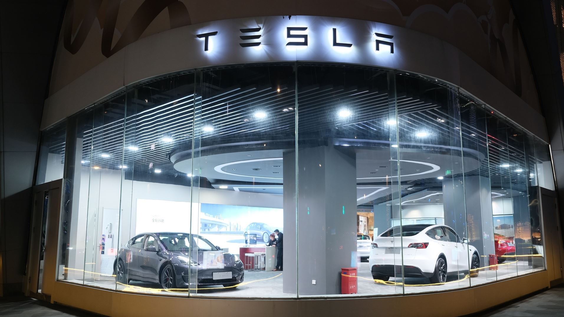 Αν θες να πουλήσεις το Tesla Cybertruck σου, πρέπει πρώτα να ρωτήσεις την Tesla