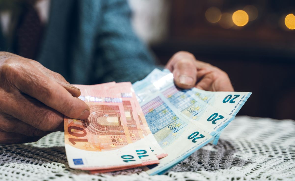 Τίποτα δεν αγγίζει τα μετρητά στην Ελλάδα