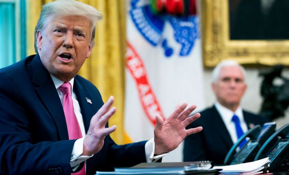 Ο Donald Trump αλλάζει στρατηγική απέναντι στην πανδημία