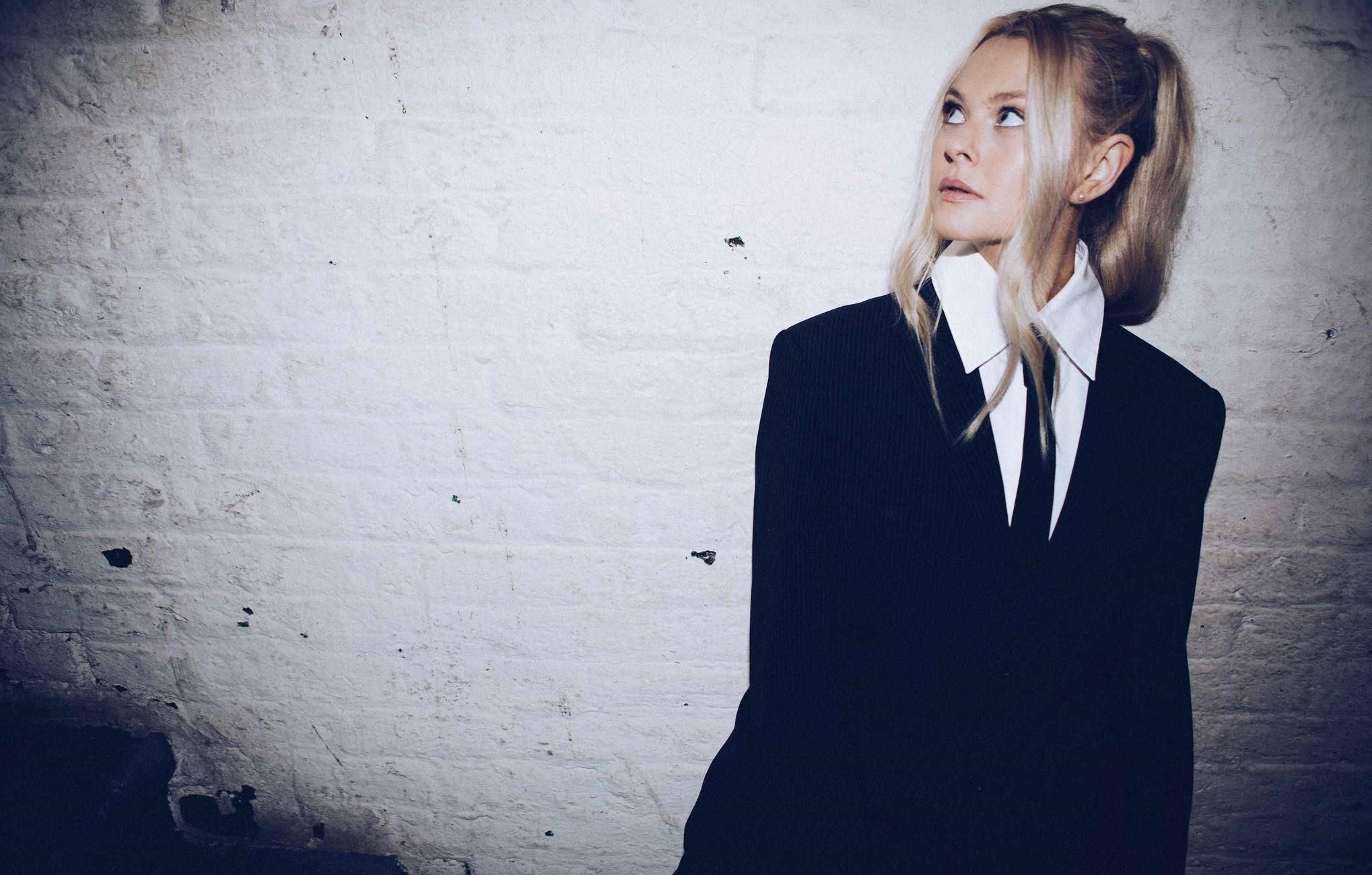 Η pop της Lusaint βγήκε από τον παράδεισο