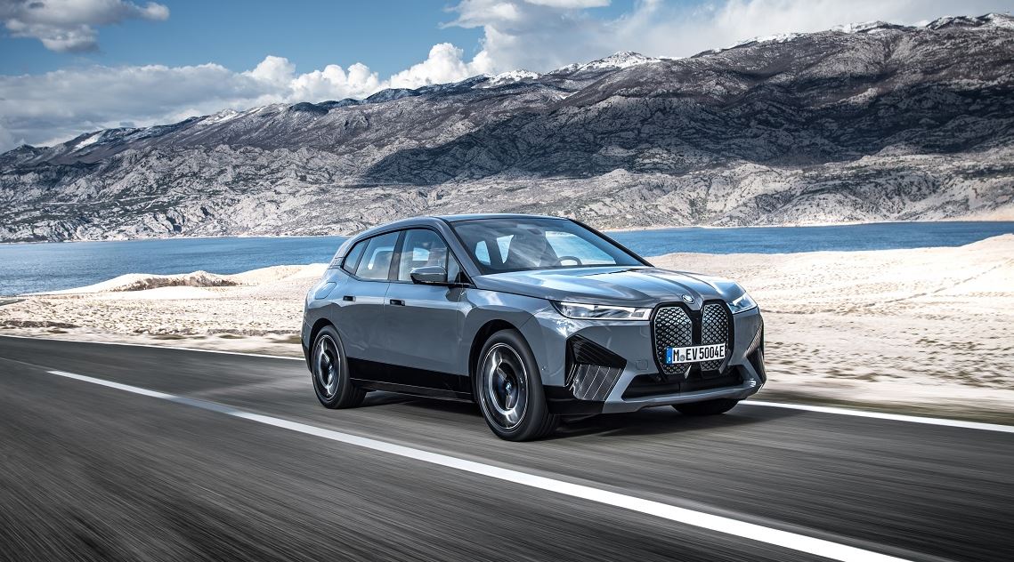 BMW iX: Σπορ, τεχνολογικά εξελιγμένη και σέξι