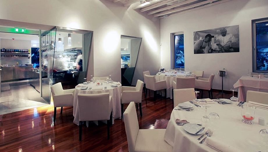 Botrini’s και Canaves Oia μαγειρεύουν για το προσωπικό των νοσοκομείων