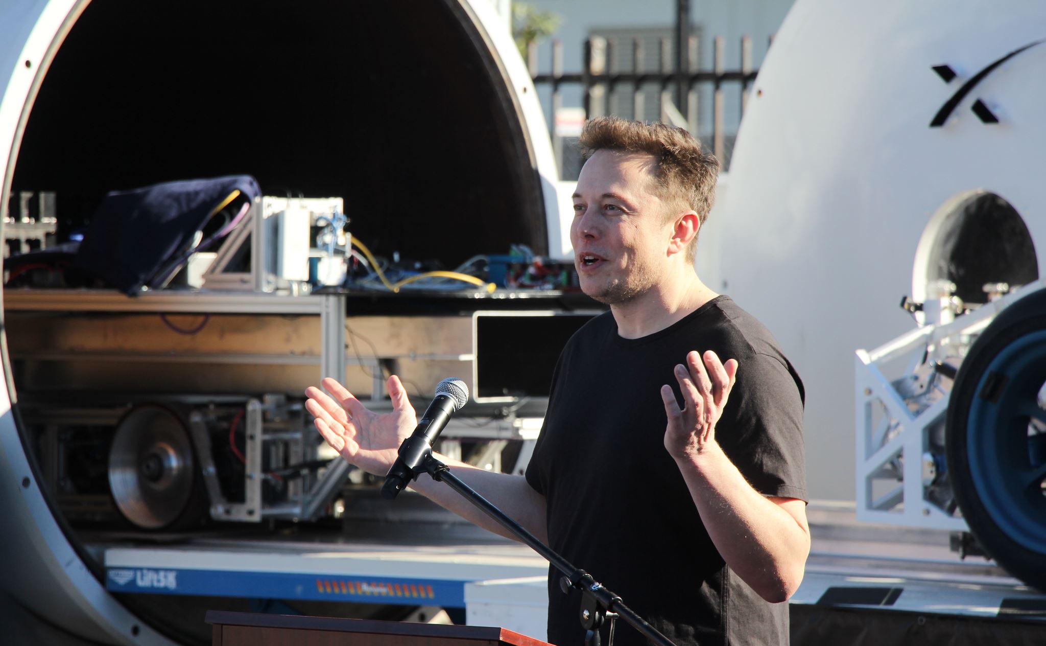 Η πρώτη νίκη της SpaceX απέναντι στην Blue Origin