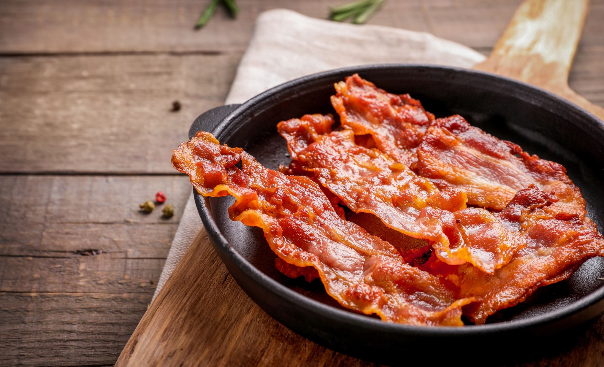 Το πιο τραγανό μπέικον στον φούρνο σε 3 κινήσεις