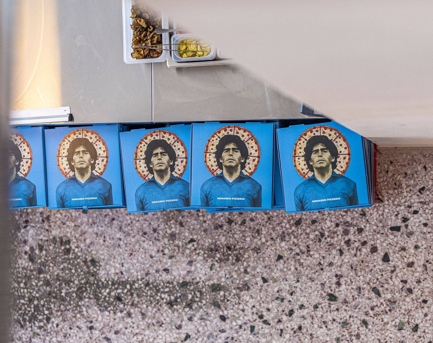 Ο Armando πασάρει πίτσα στον Κεραμεικό κι ο Μαραντόνα σκοράρει με cocktails στην Αργυρούπολη