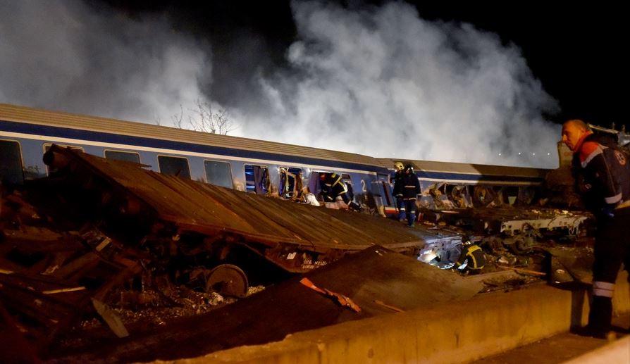 Το μοντάζ των Τεμπών, ο πραγματικός διάλογος σταθμάρχη- μηχανοδηγών