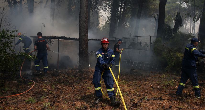 Στις φλόγες (και) η Εύβοια