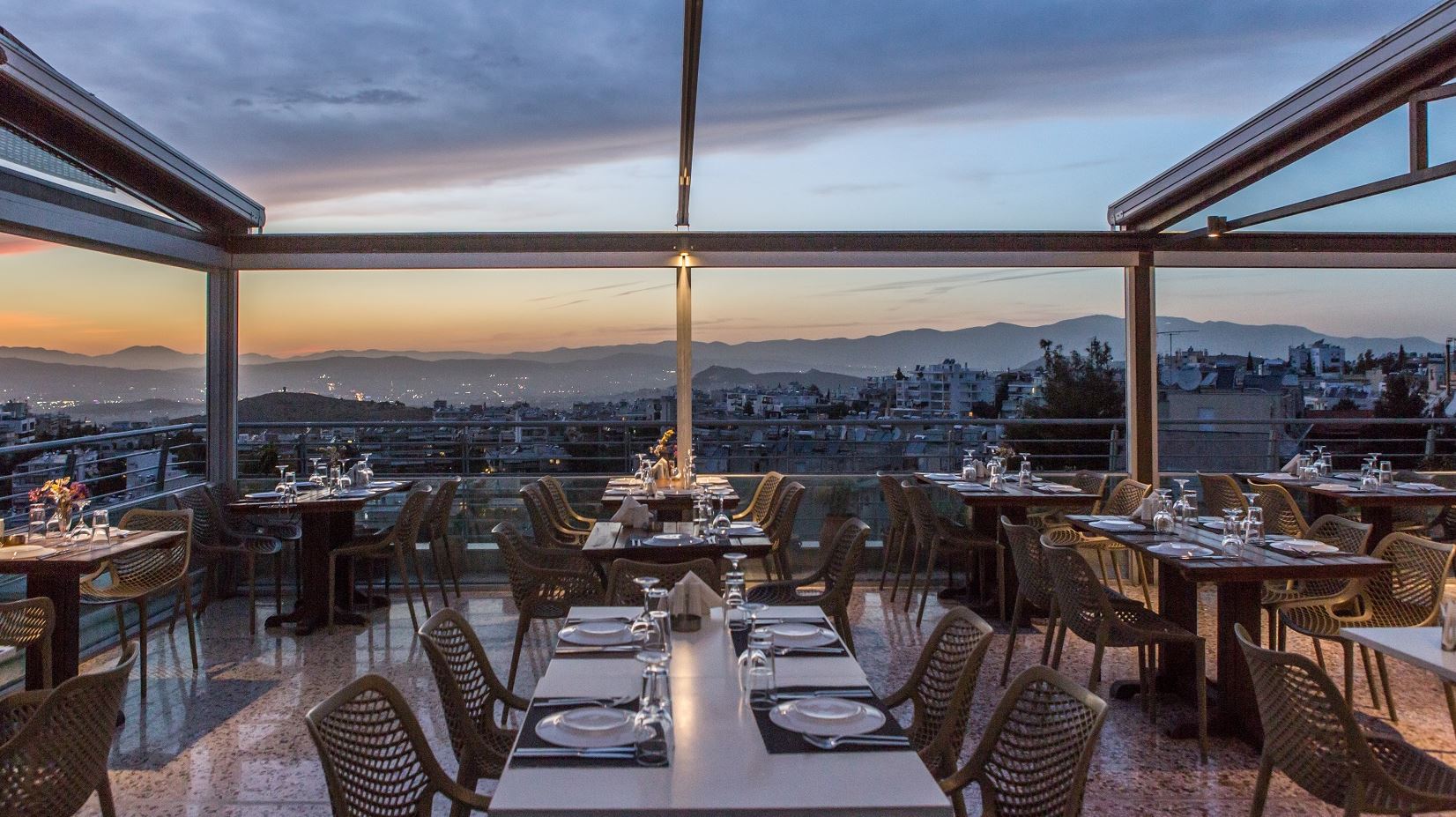 Μπαλκόνι στις Κυκλάδες: Κορυφαία ψαροφαγία με θέα