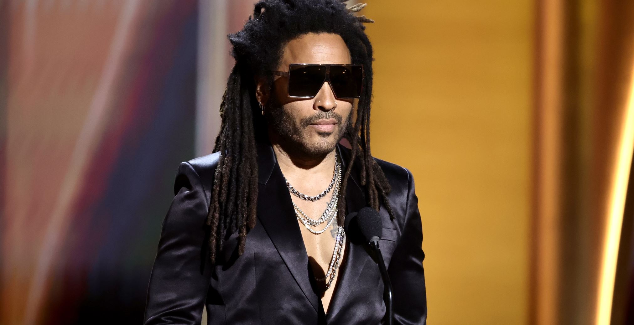 Μόνο ο Lenny Kravitz μπορεί να σηκώνει βάρη με πέτσινο παντελόνι και μπότες