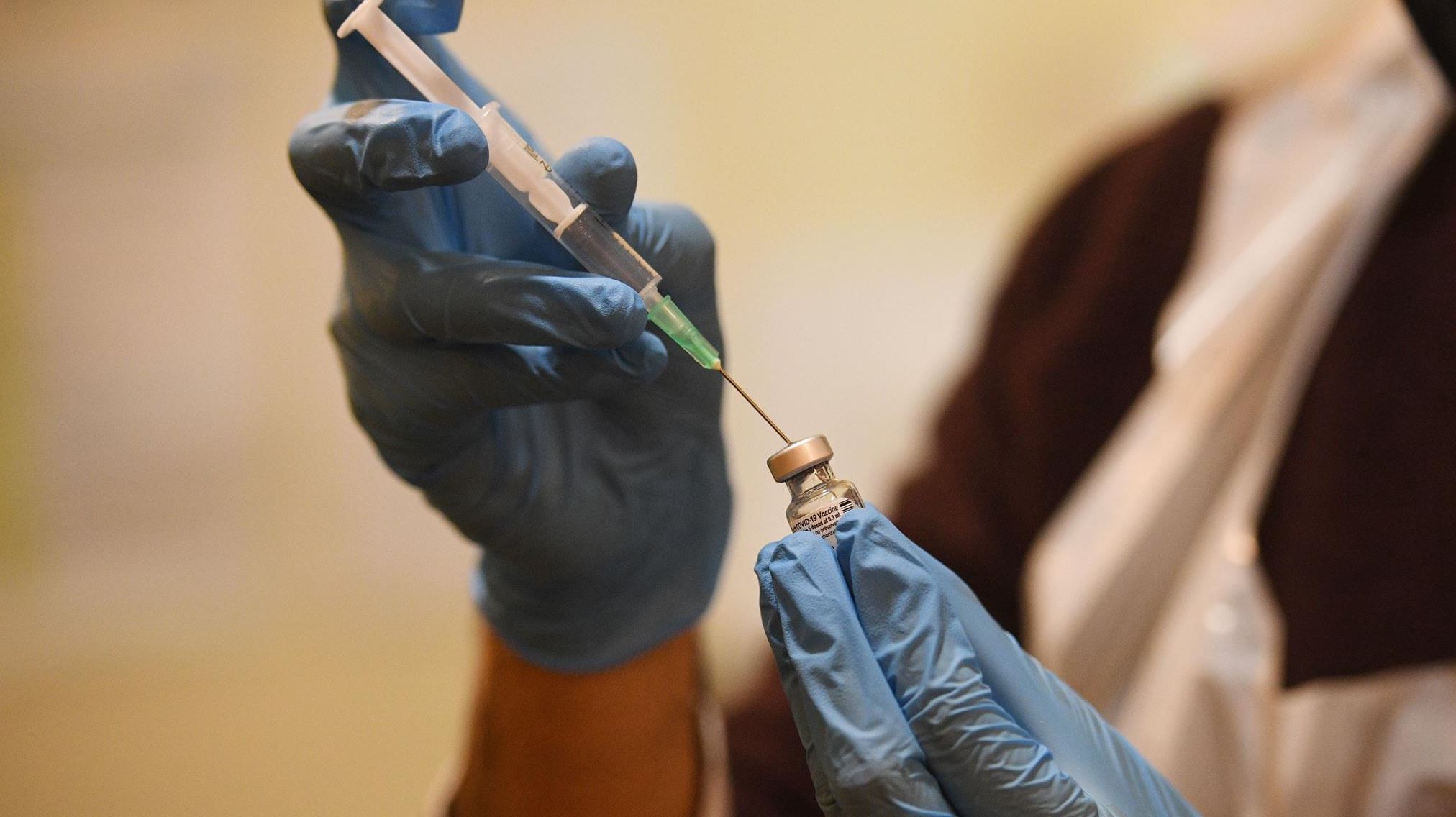 Στο 100% η αποτελεσματικότητα του εμβολίου της Pfizer στους εφήβους