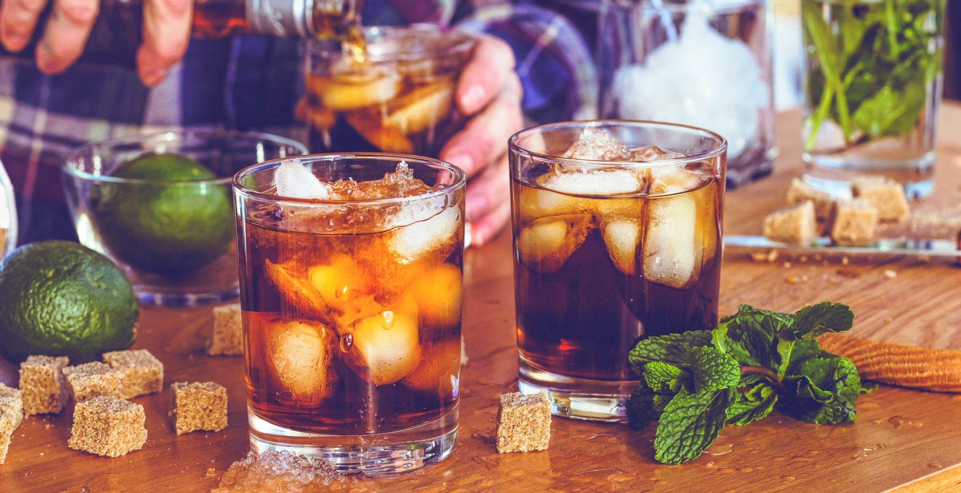 7 κορυφαία ρούμια και πού θα τα δοκιμάσεις στην Αθήνα