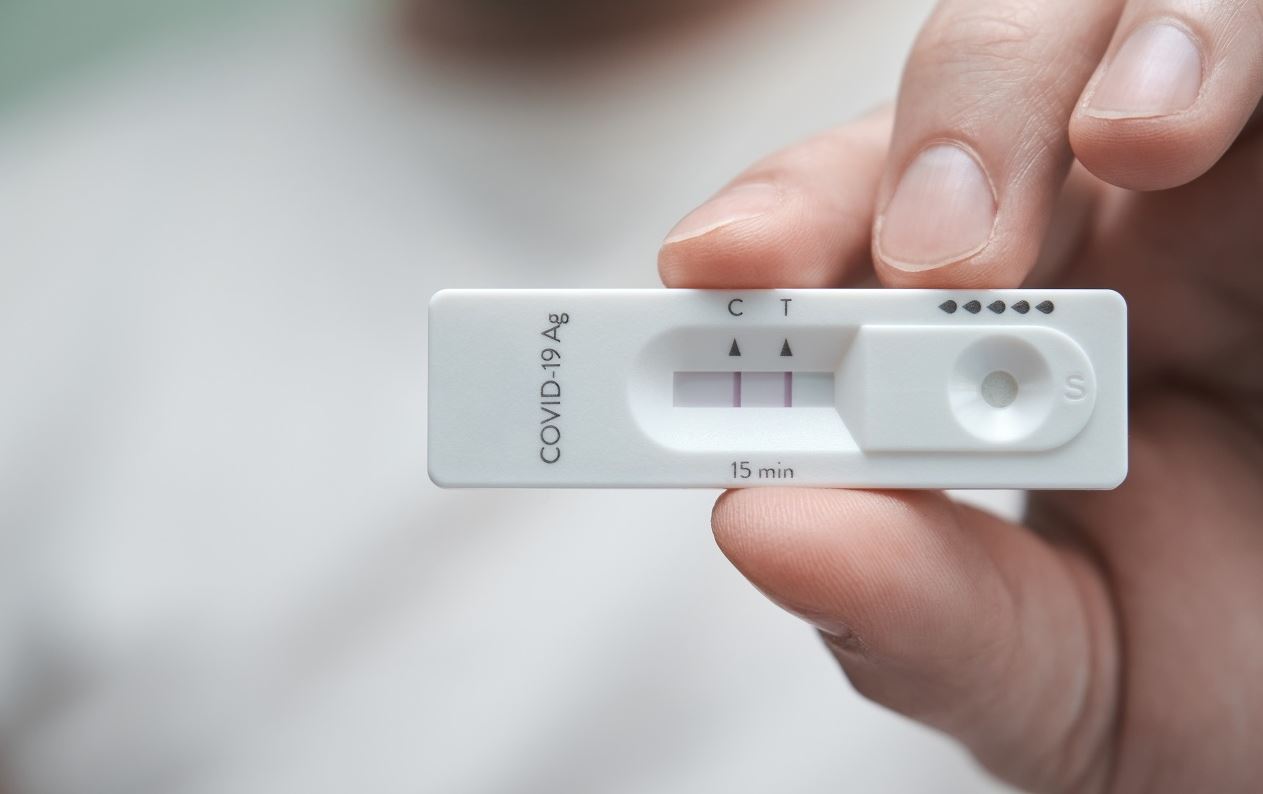 O κορονοϊός είναι και επίσημα σε έξαρση