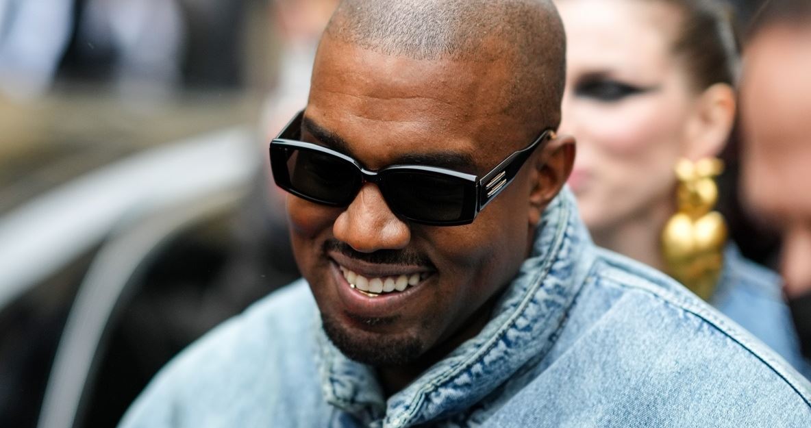 Ο Kanye West έβαλε πανάκριβη μασέλα τιτανίου, το ίντερνετ αναρωτιέται αν αφαίρεσε τα δόντια του