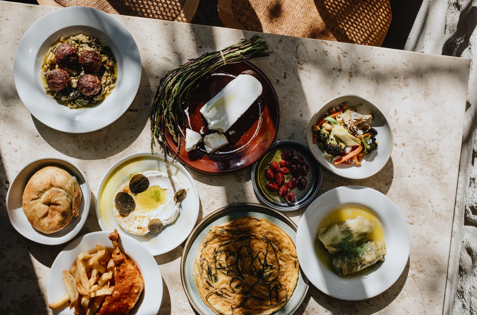 Αυτά είναι τα καλύτερα εστιατόρια ελληνικής κουζίνας για το 2025