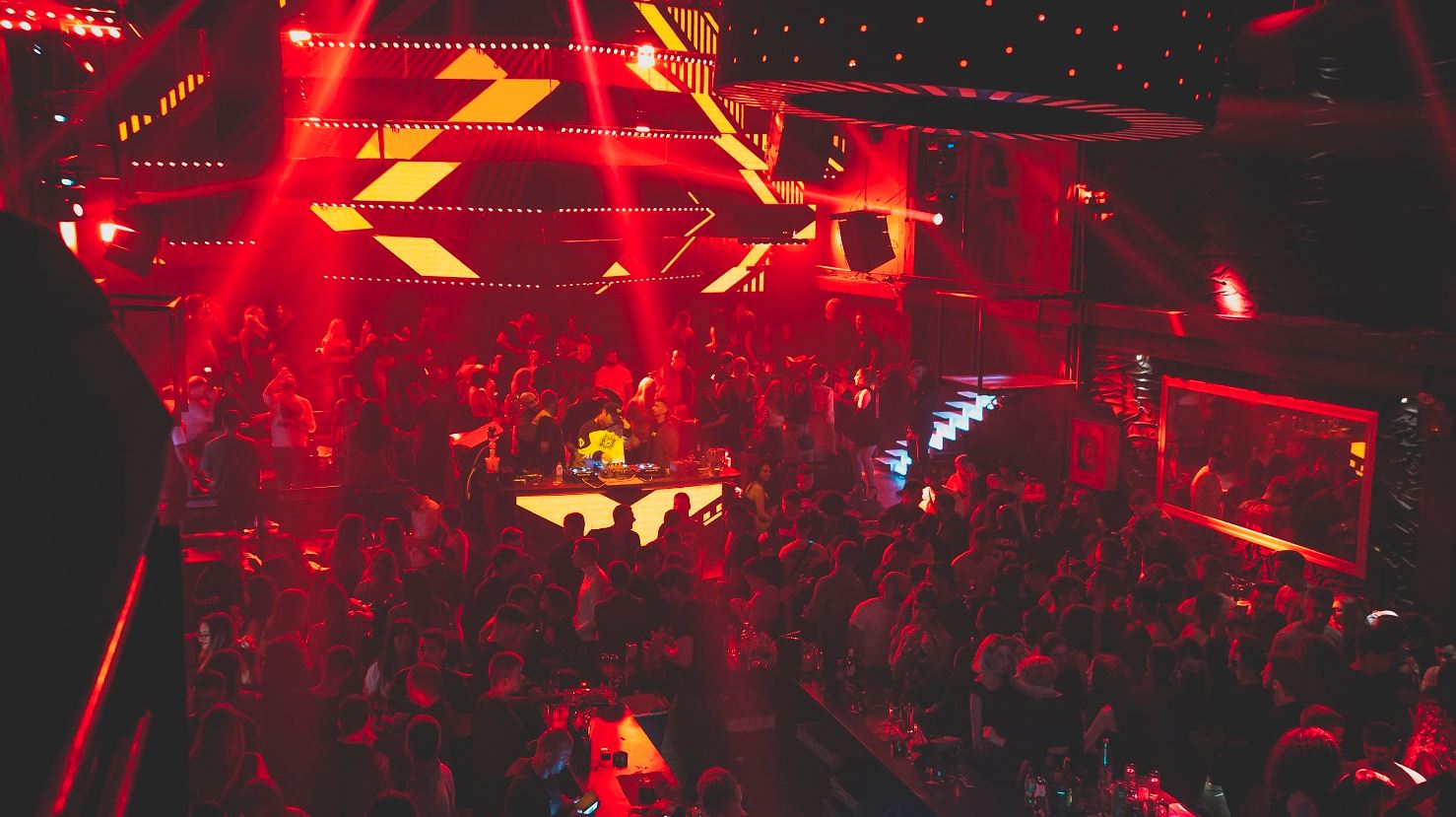 Το clubbing είναι ακόμη η σωστή επιλογή για τα Χριστούγεννα