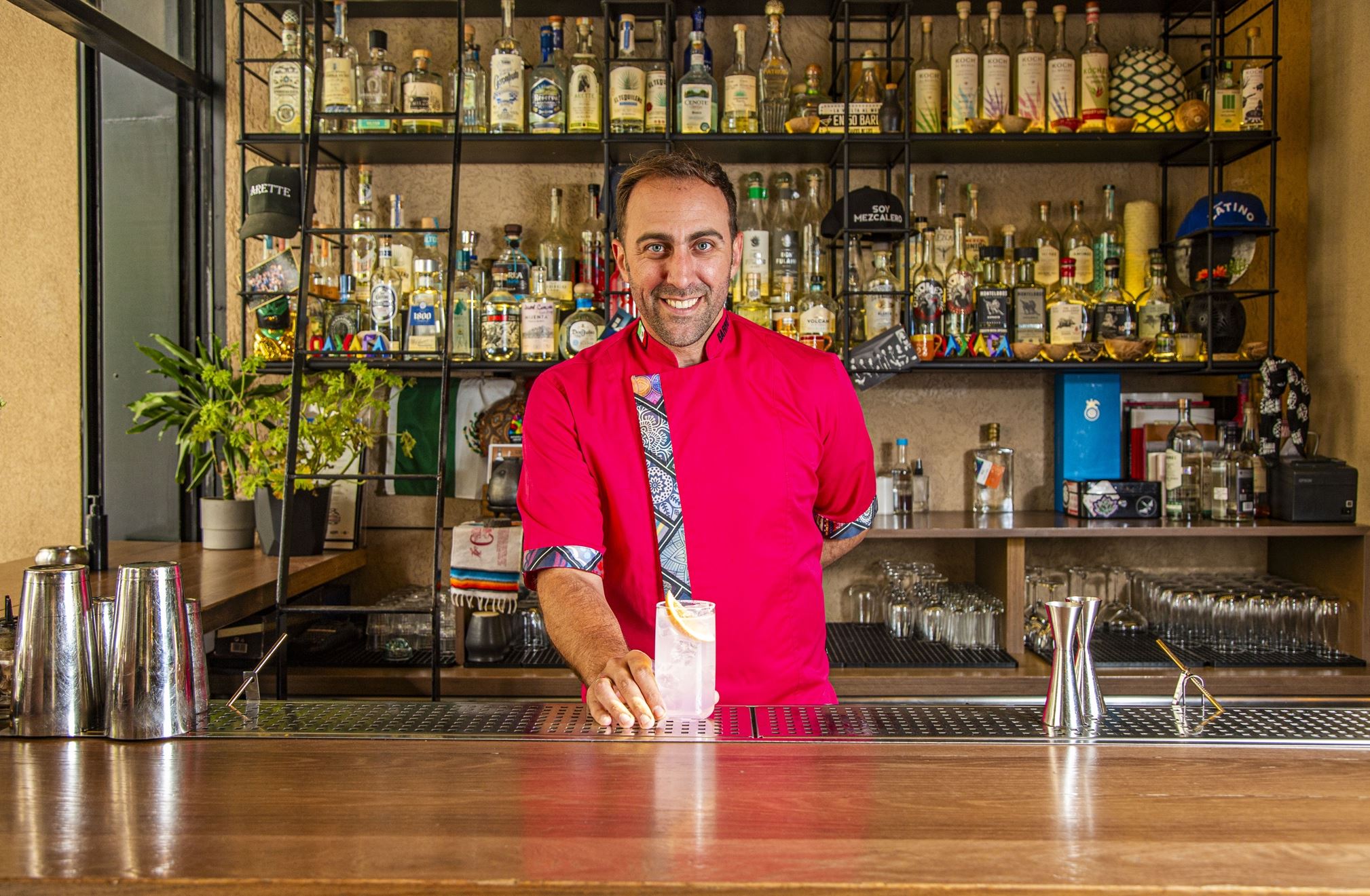 Ο αθηναϊκός ναός της τεκίλας που βρίσκεται στα καλύτερα μπαρ του κόσμου (και) για το 2025