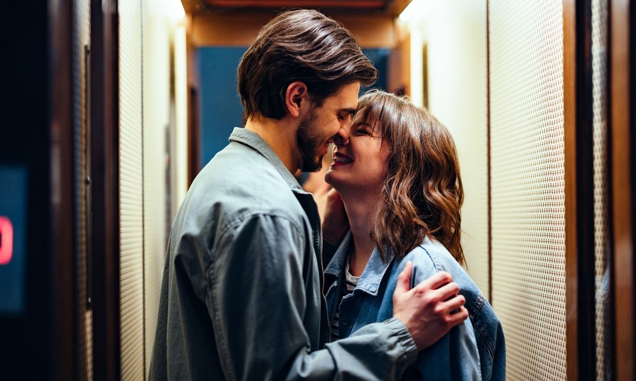 Γιατί φιλιόμαστε, η επιστήμη εξηγεί