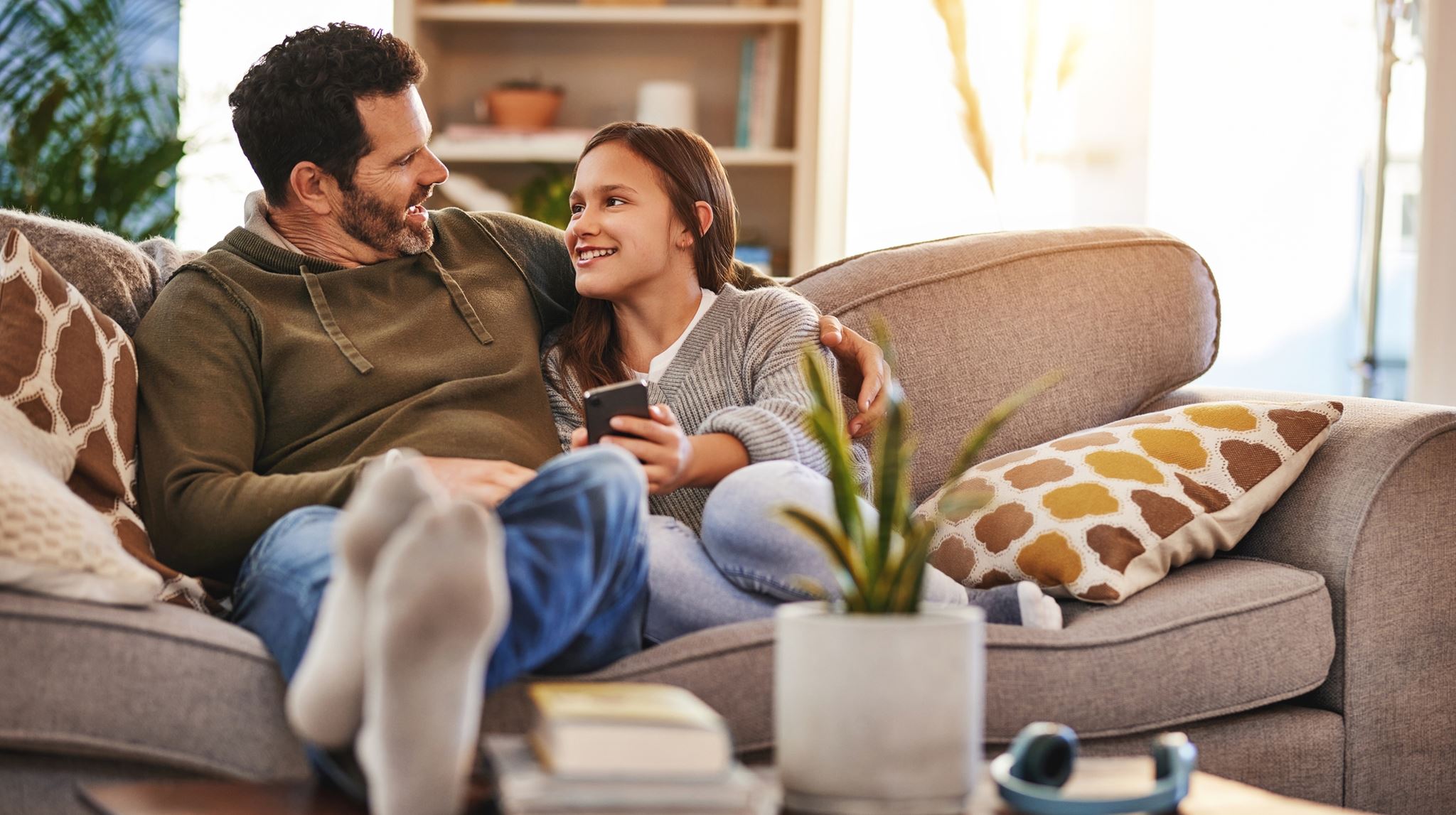 Γιατί πρέπει να μιλήσεις στην κόρη σου από νωρίς για το σεξ, την περίοδο και τις σχέσεις