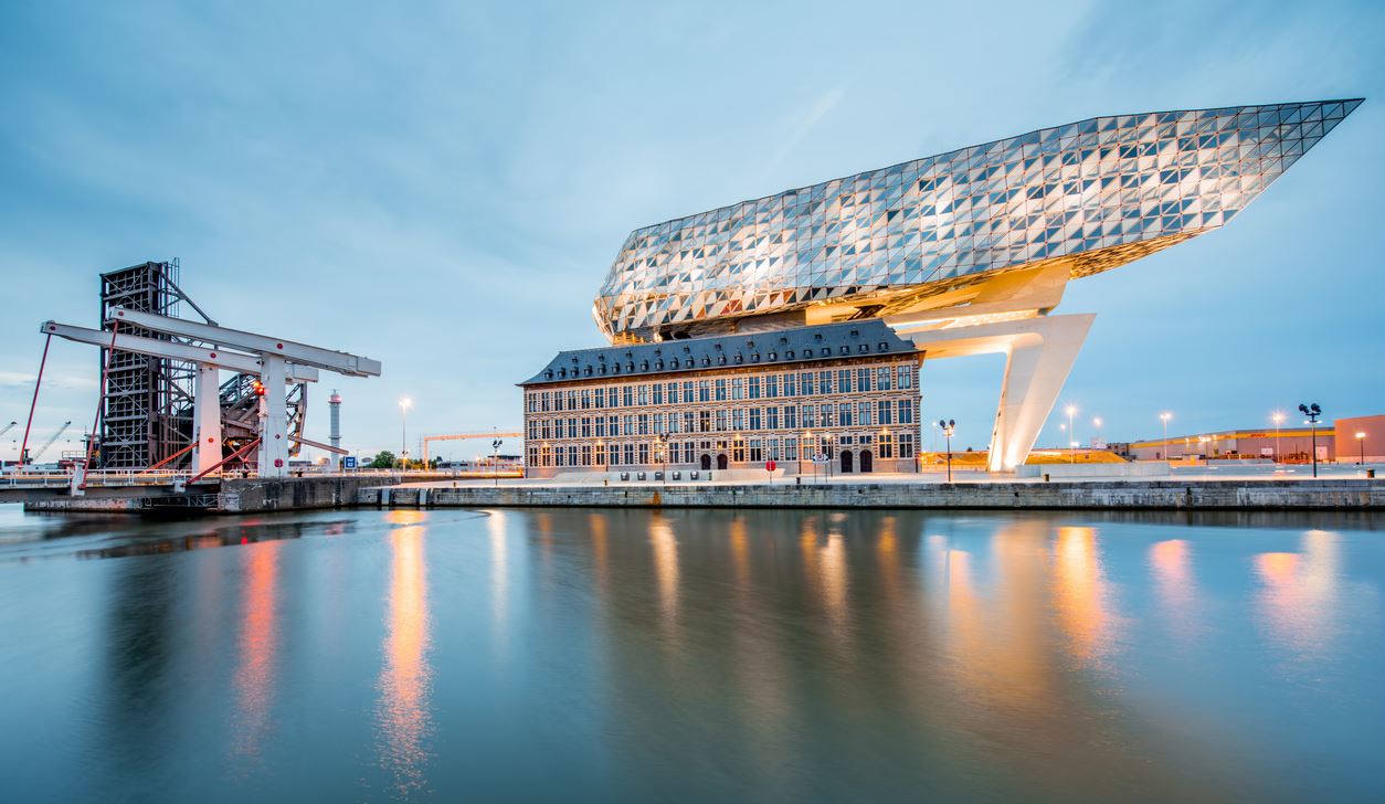 Η Αμβέρσα μετατρέπεται σε Μαϊάμι των 80s