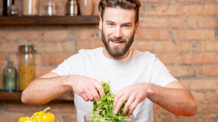 Πώς θα κάνεις τη σαλάτα σου πλήρες γεύμα