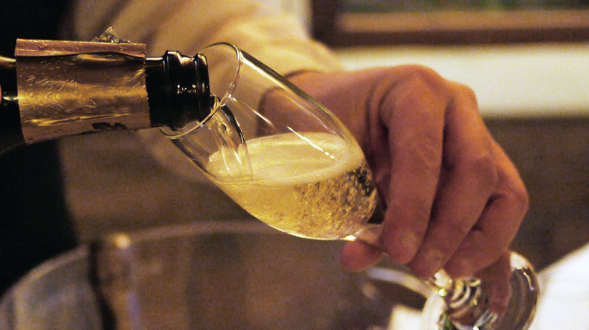 Τα λάθη που δεν πρέπει να κάνεις με τη σαμπάνια