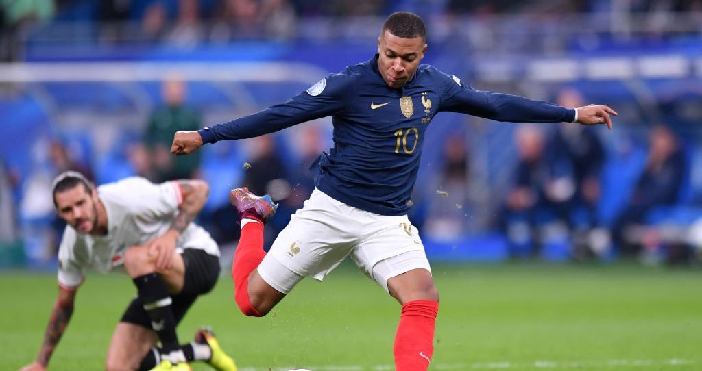 Έχεις φάει κεμπάπ σε ψωμί τόσο στρογγυλό όσο το κρανίο του Kylian Mbappé;